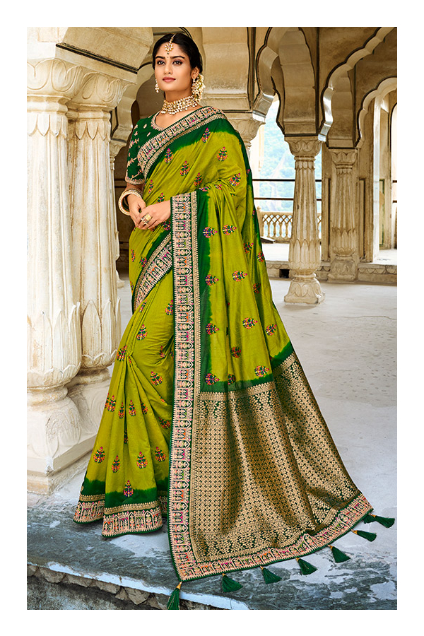 Lime Green Sequinned Saree Set Design by Akanksha Gajria at Pernia's Pop Up  Shop 2024