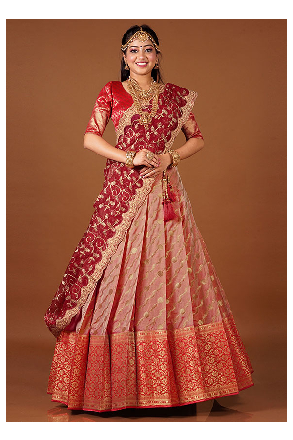 Embroidered, Resham and Zari Work Banarasi Lehenga Choli Online Black and  Pink Lehenga Choli| lovelyweddingmall.com